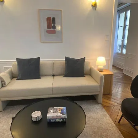 Montaigne Champs Elysees Lejlighed